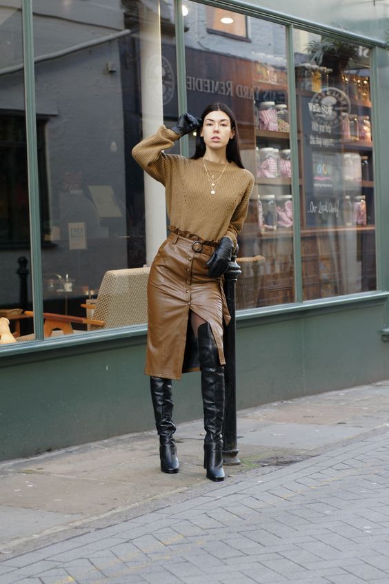 Stílusiskola: így viselj bőr ceruzaszoknyákat - DIVAT&STÍLUS -  - bőrszoknya, ceruzaszoknya, divat, outfit, stílus, szoknya, tél, 