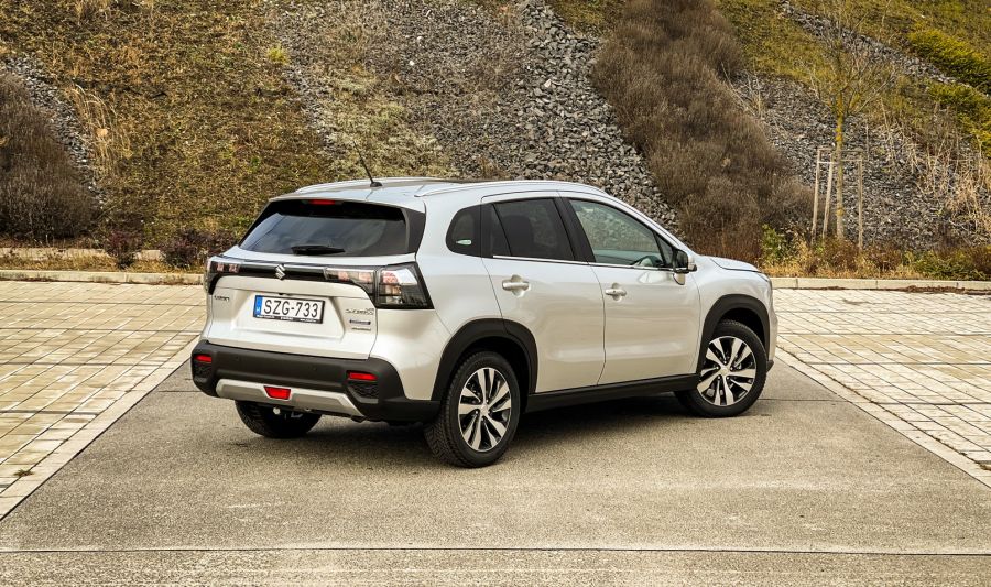 Több, mint facelift – Suzuki S-Cross 1.4 AllGrip GLX Panoráma - STYLENEWS - Mobility - s-cross 2022, s-cross teszt, suzuki, suzuki s cross, Suzuki S-Cross 1%2C4 GLX Panoráma teszt, Suzuki S-Cross 2021 teszt, Suzuki S-Cross 2022 teszt, 