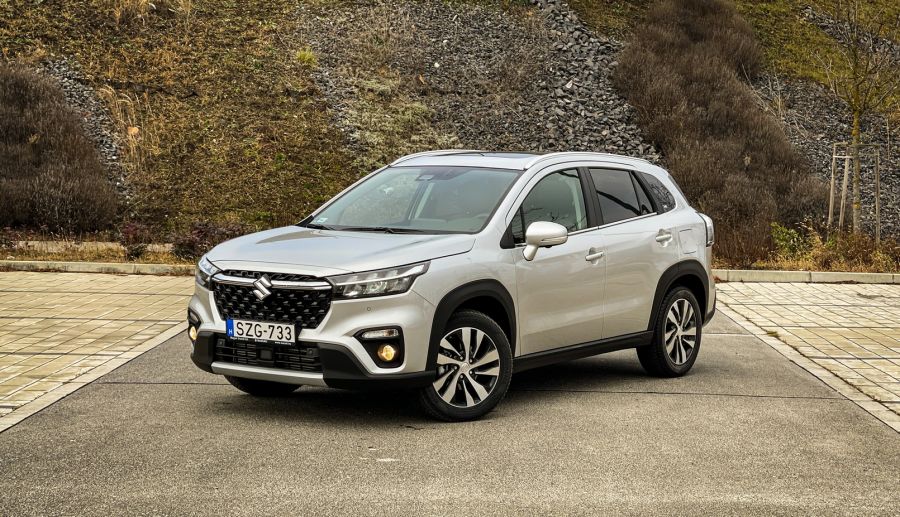 Több, mint facelift – Suzuki S-Cross 1.4 AllGrip GLX Panoráma - STYLENEWS - Mobility - s-cross 2022, s-cross teszt, suzuki, suzuki s cross, Suzuki S-Cross 1%2C4 GLX Panoráma teszt, Suzuki S-Cross 2021 teszt, Suzuki S-Cross 2022 teszt, 