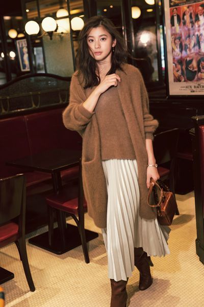 Stílusiskola: így viselj pliszírozott szoknyákat - DIVAT&STÍLUS - Stílusiskola - divat, outfit, pliszírozott szoknya, stílus, szoknya, tél, 