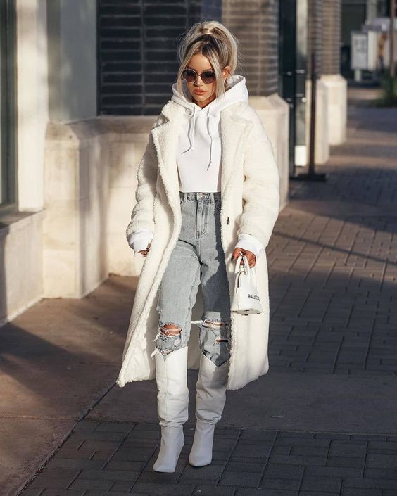 Stílusiskola: így viselj télen fehér műszőrme kabátokat - DIVAT&STÍLUS - Stílusiskola - divat, fehér bunda, műszőrme, outfit, stílus, 