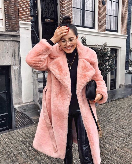 Stílusiskola: februárban is a babarózsaszín a nyerő - DIVAT&STÍLUS - Stílusiskola - babarózsaszín, divat, outfit, rózsaszín, stílus, 