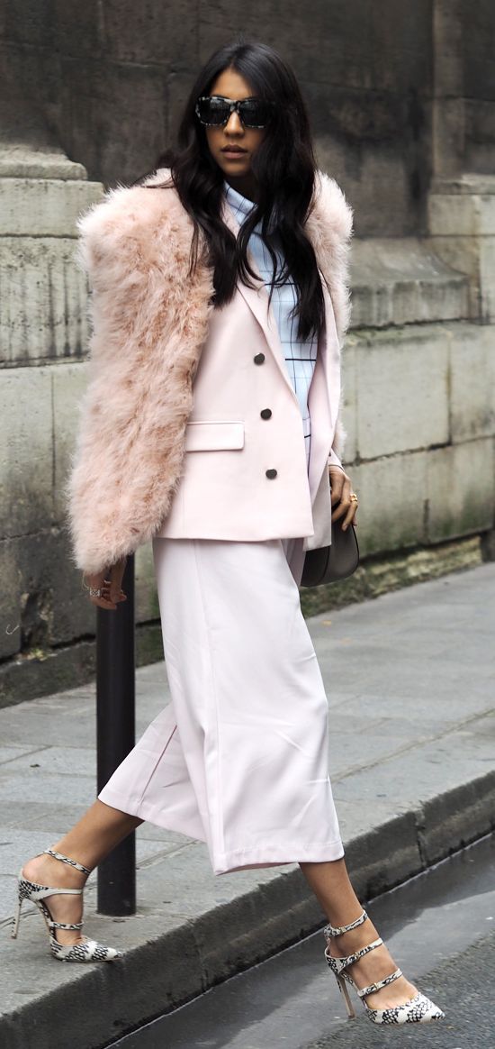 Stílusiskola: így viselj púder árnyalatokat télen - DIVAT&STÍLUS - Stílusiskola - divat, outfit, púder, stílus, tél, 