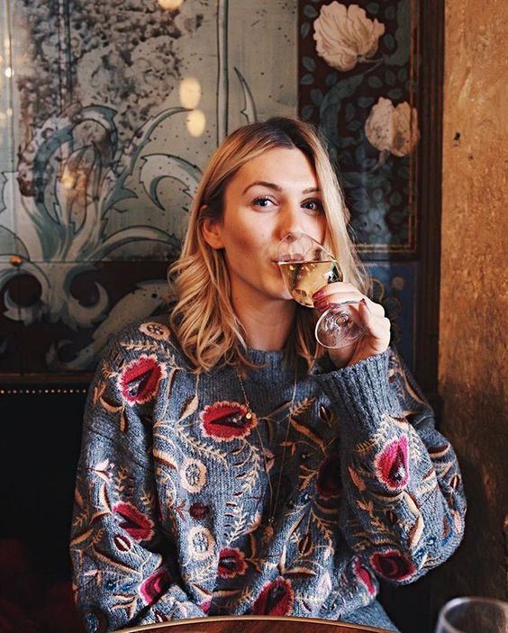 Stílusiskola: varázsolj tavaszi hangulatot virágos pulcsikkal - DIVAT&STÍLUS - Stílusiskola - divat, outfit, stílus, virágos pulcsi, 