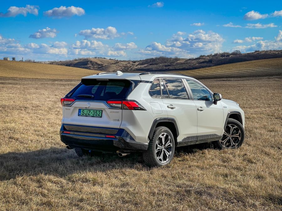 Újracímkézés az autóiparban, avagy a Suzuki Across - STYLENEWS - Mobility - Suzuki Across, Suzuki Across teszt, Suzuki újraciímkézés, 