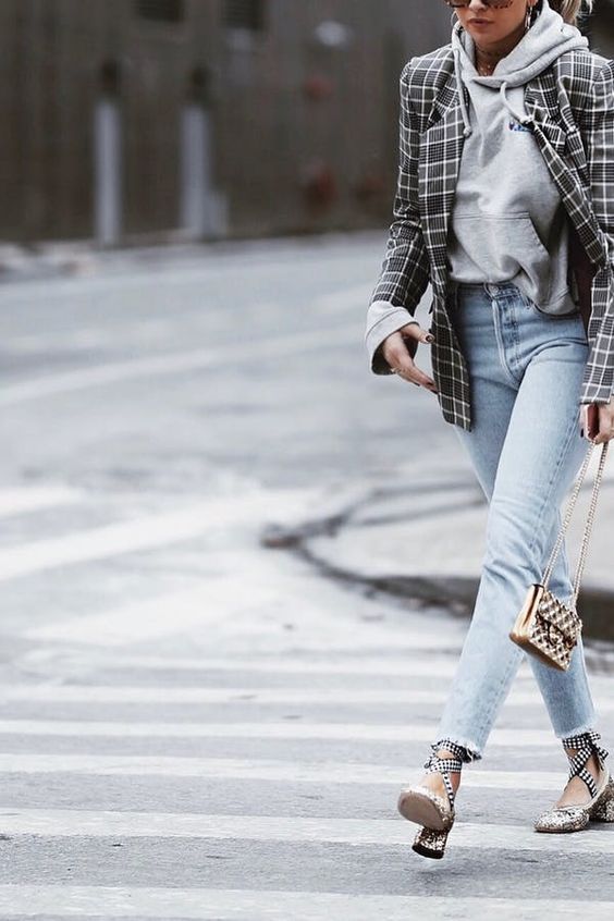 Stílusiskola: így lehetsz csinos kapucnis pulcsikban - DIVAT&STÍLUS - Stílusiskola - divat, kapucnis pulcsi, outfit, pulcsi, stílus, tavasz, 