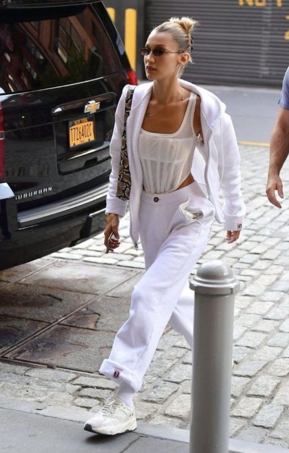 Stílusiskola: így viselj fehér nadrágokat - DIVAT&STÍLUS - Stílusiskola - divat, fehér nadrág, outfit, stílus, tavasz, 