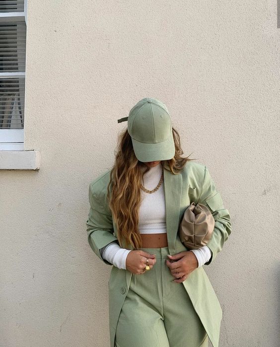 Stílusiskola: így viseld a zsályazöld színt tavasszal - DIVAT&STÍLUS - Stílusiskola - divat, outfit, zsálya, zsályazöld, 