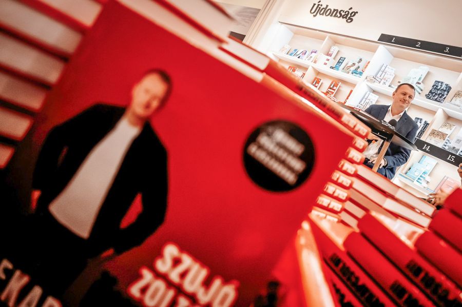 'Igazi terápia volt könyvet írni a Forma1-es élményeimről' – Megjelent Szujó Zoltán első könyve - STYLENEWS - Mobility - f1, forma1, könyv, könyvajánló, szujó zoltán, 