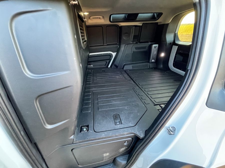 A luxus melós – Land Rover Defender Hard Top - STYLENEWS - Mobility - 2021 defender, defender, defender hard top, land rover defender, 