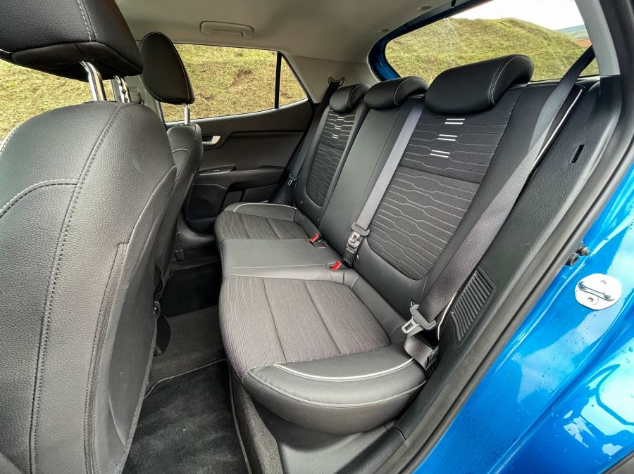 Trendi a négyzeten, avagy a fullos kicsi – Kia Stonic 120 Hybrid 48V GT Line - STYLENEWS - Mobility - kia stonic, Kia Stonic 120 Hybrid GT Line teszt, Stonic GT Line, stonic teszt, 