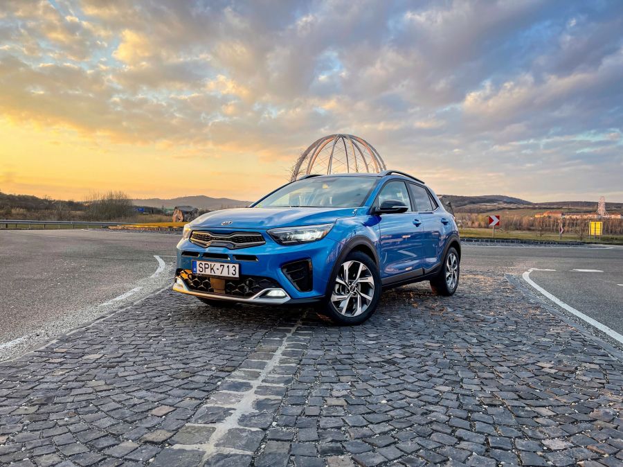 Trendi a négyzeten, avagy a fullos kicsi – Kia Stonic 120 Hybrid 48V GT Line - STYLENEWS - Mobility - kia stonic, Kia Stonic 120 Hybrid GT Line teszt, Stonic GT Line, stonic teszt, 