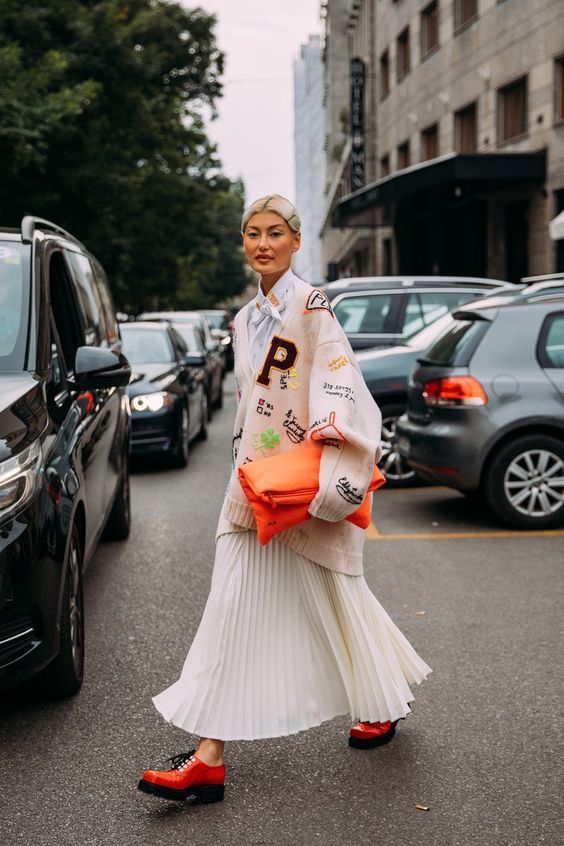 Stílusiskola: így viselj pliszírozott szoknyákat - DIVAT&STÍLUS - Stílusiskola - divat, outfit, pliszírozott szoknya, stílus, szoknya, 