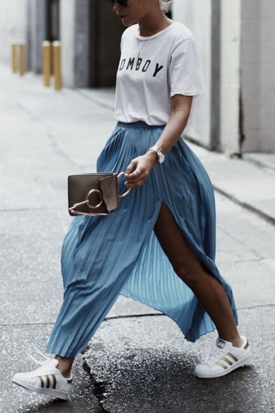 Stílusiskola: szoknya és sportcipő, a tökéletes kombináció tavaszra - DIVAT&STÍLUS - Stílusiskola - 