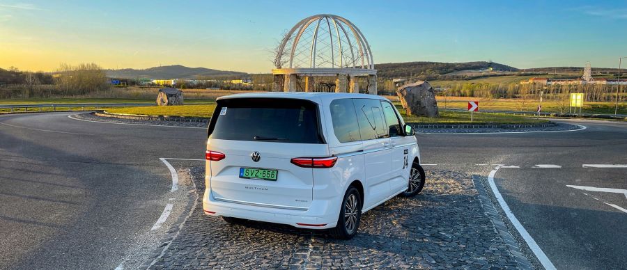 A bűvös hetes – Volkswagen T7 Multivan RT Plug-In-Hybrid - STYLENEWS - Mobility - 2022 VW Multivan teszt, t7 multivan, T7 Multivan plug-in hybrid teszt, Volkswagen T7 Multivan PHEV teszt, 