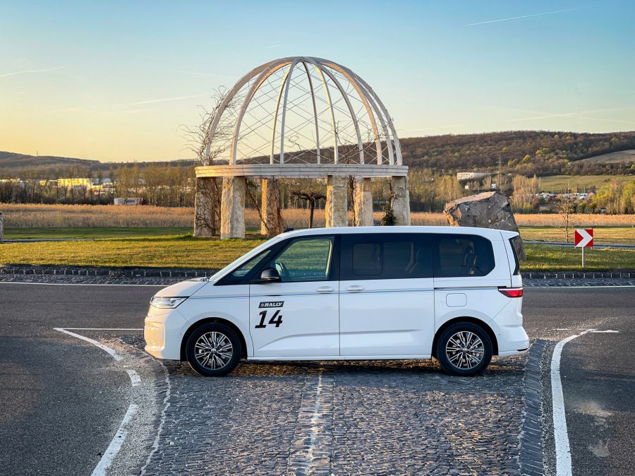 A bűvös hetes – Volkswagen T7 Multivan RT Plug-In-Hybrid - STYLENEWS - Mobility - 2022 VW Multivan teszt, t7 multivan, T7 Multivan plug-in hybrid teszt, Volkswagen T7 Multivan PHEV teszt, 