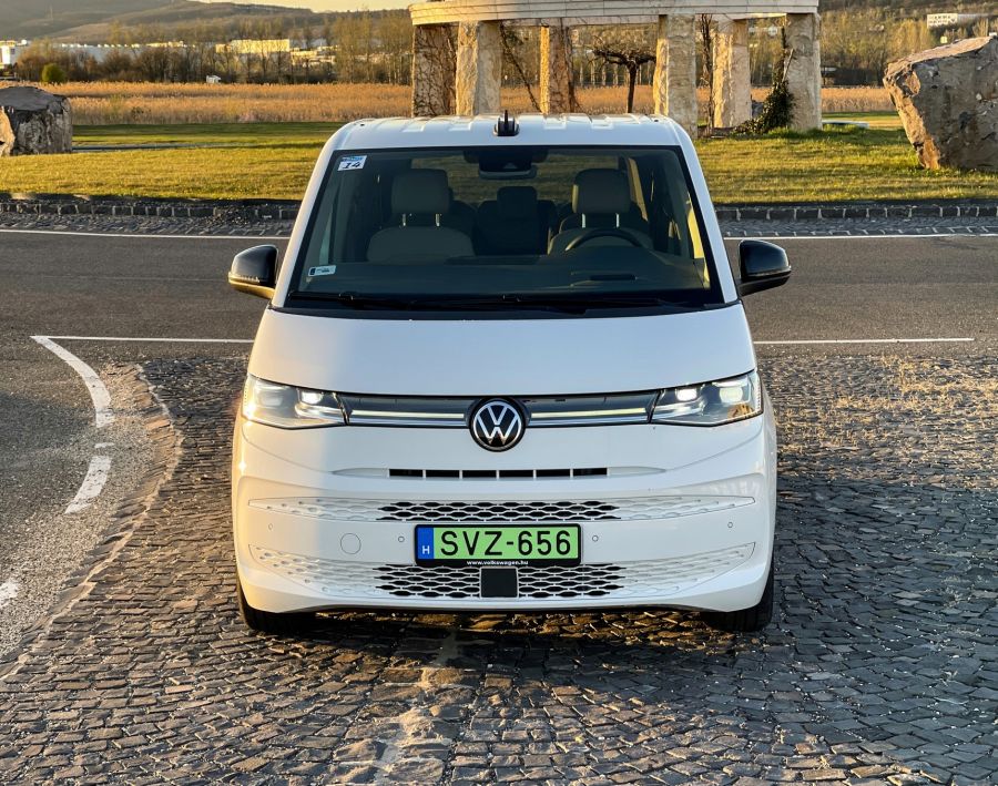 A bűvös hetes – Volkswagen T7 Multivan RT Plug-In-Hybrid - STYLENEWS - Mobility - 2022 VW Multivan teszt, t7 multivan, T7 Multivan plug-in hybrid teszt, Volkswagen T7 Multivan PHEV teszt, 