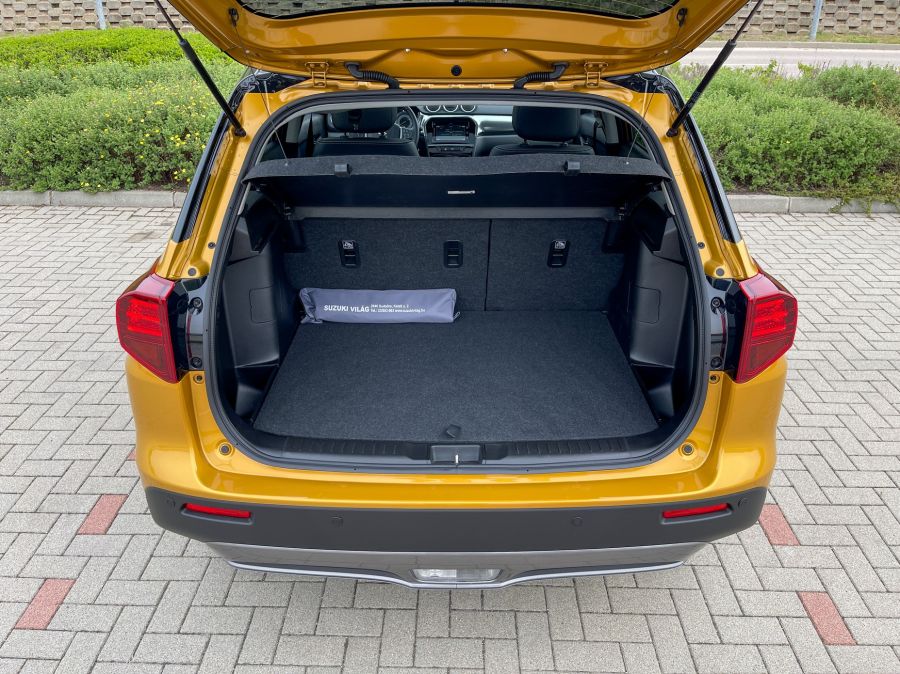 A spórolás ára – Suzuki Vitara 1.5 hibrid 6AGS 4WD GLX Panoráma - STYLENEWS - Mobility - 2022 Suzuki Vitara 1.5 GLX hibrid teszt, Suzuki Vitara full-hibrid teszt, Suzuki Vitara Hibrid teszt, Vitara 1.5 Hibrid GLX Panoráma teszt, 