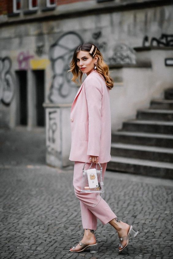 Stílusiskola: így viselj nyáron púderrózsaszínt - DIVAT&STÍLUS - Stílusiskola - divat, outfit, púderrózsaszín, rózsaszín, stílus, 