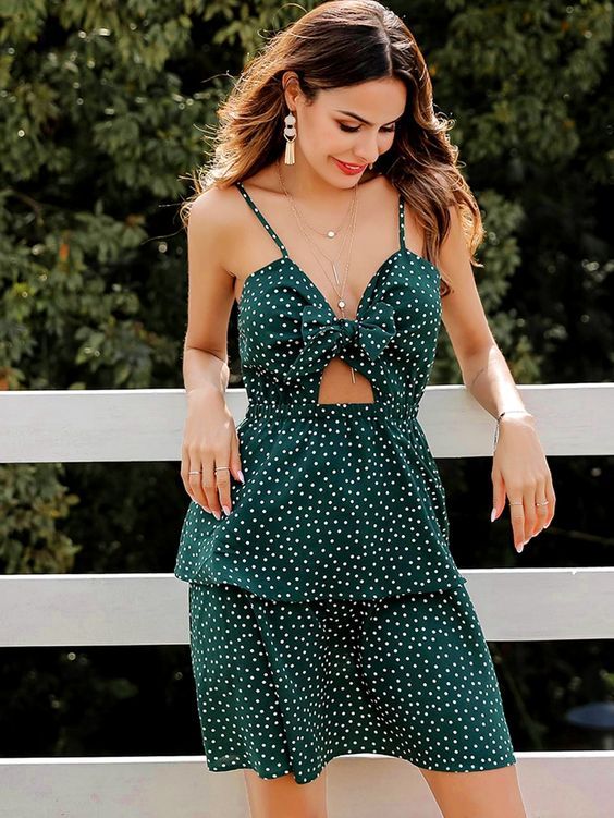 Stílusiskola: így viseld a sötétzöld színt nyáron - DIVAT&STÍLUS - Stílusiskola - divat, nyár, outfit, sötétzöld, stílus, zöld, 