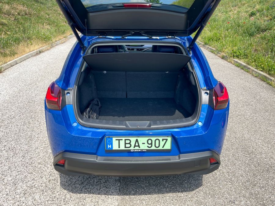 Hát most már a Lexusnak is van elektromos, pipa – Lexus UX300e Luxury - STYLENEWS - Mobility - Lexus ux elektromos teszt, Lexus ux300e, Lexus ux300e teszt, UX Lexus, 