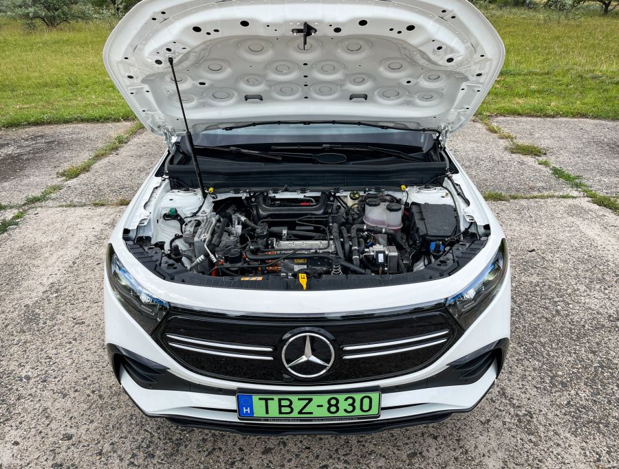 Elektromos üdvözlet Kecskemétről – Mercedes EQB 350 4Matic - STYLENEWS - Mobility - EQB 350, EQB Mercedes, eqb teszt, Mercedes B elektromos, Mercedes EQB teszt, Mercedes-Benz EQB 350 4Matic teszt, 