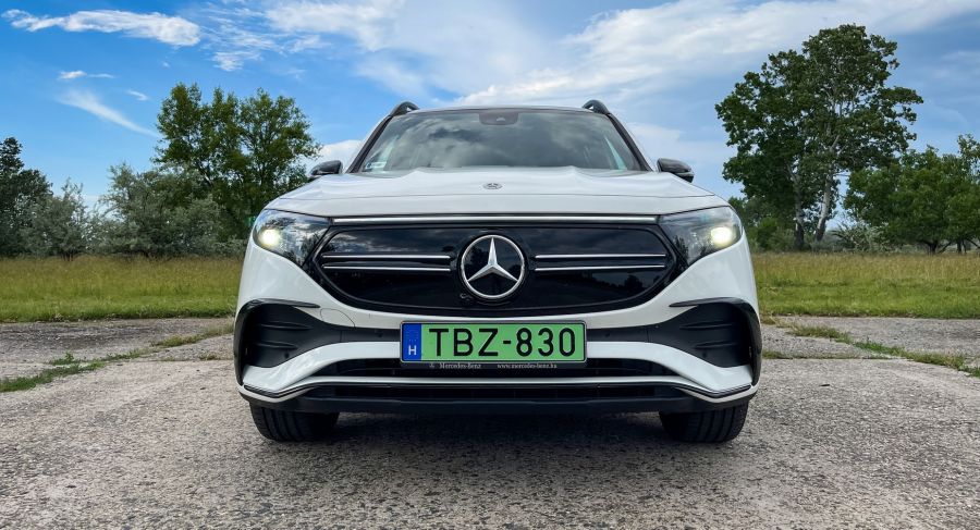 Elektromos üdvözlet Kecskemétről – Mercedes EQB 350 4Matic - STYLENEWS - Mobility - EQB 350, EQB Mercedes, eqb teszt, Mercedes B elektromos, Mercedes EQB teszt, Mercedes-Benz EQB 350 4Matic teszt, 