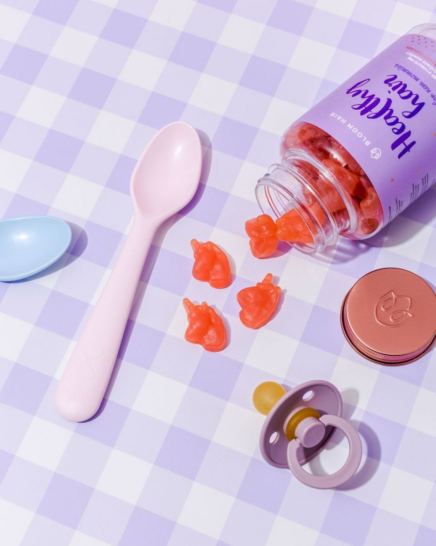 Nyáron fokozott figyelmet érdemel a hajunk – Hajvitamint teszteltünk - SZÉPSÉG - Hajápolás  - bloom hair, gumicukor, hajvitamin, hajvitamin gumicukor, teszt, vitamin, 