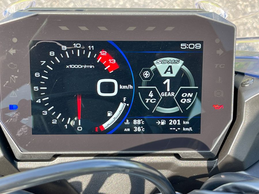 Ruhával vagy ruha nélkül? – Suzuki GSX-S1000 GT és GSX-S1000 - STYLENEWS - Mobility - gsxs 1000, gsxs 1000 gt, Suzuki GSX-S1000 teszt, Suzuki GSX-S1000GT teszt, Suzuki motor teszt, 