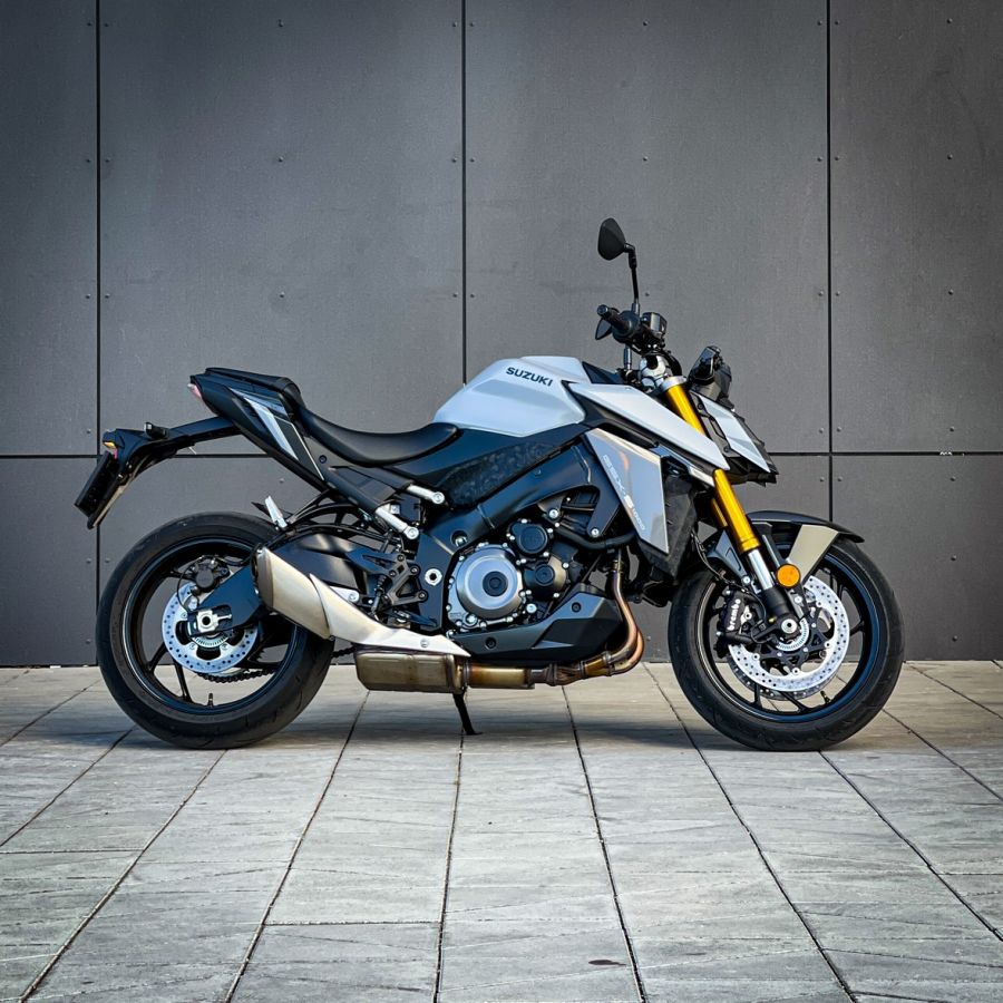 Ruhával vagy ruha nélkül? – Suzuki GSX-S1000 GT és GSX-S1000 - STYLENEWS - Mobility - gsxs 1000, gsxs 1000 gt, Suzuki GSX-S1000 teszt, Suzuki GSX-S1000GT teszt, Suzuki motor teszt, 