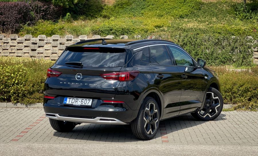 Hozza a formát - Opel Grandland 1.5D - STYLENEWS - Mobility - 2021 opel grandland 1.5 D teszt, 2021 opel grandland dízel teszt, 2022 opel grandland 1.5 dízel teszt, grandland 2022, grandland opel, grandland teszt, 