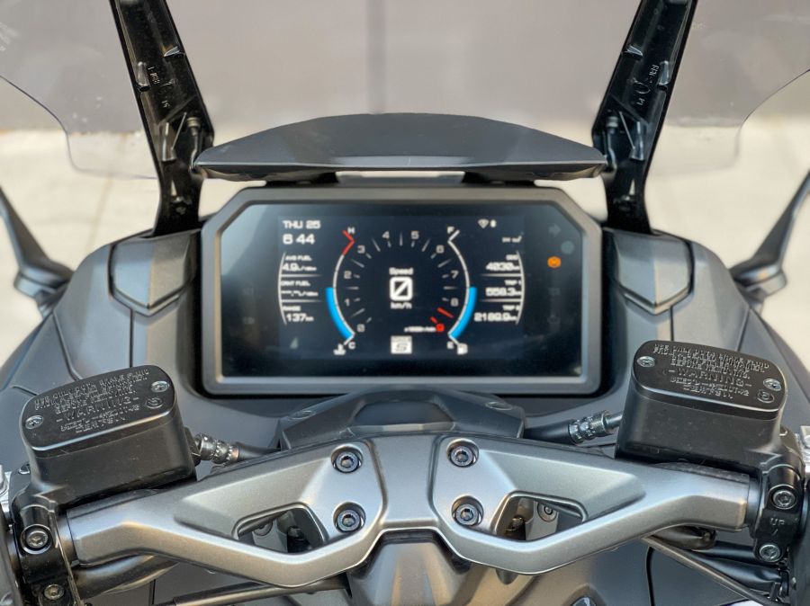 A robogóba csomagolt motor – 2022 Yamaha TMax 560 TechMax - STYLENEWS - Mobility - 2022 Yamaha TMax 560 TechMax teszt, 2022 Yamaha TMax 560 teszt, T-Max Tech Max teszt, Yamaha TMax teszt, 