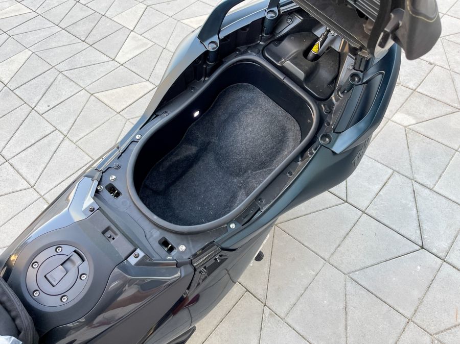 A robogóba csomagolt motor – 2022 Yamaha TMax 560 TechMax - STYLENEWS - Mobility - 2022 Yamaha TMax 560 TechMax teszt, 2022 Yamaha TMax 560 teszt, T-Max Tech Max teszt, Yamaha TMax teszt, 