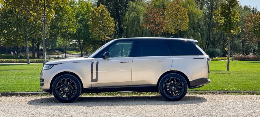 Az arisztokrácia „diszkrét” bája – Range Rover D350 First Edition MHEV - STYLENEWS - Mobility - 2022 Range Rover D350 MHEV teszt, 2022 Range Rover First Edition D350 MHEV teszt, range rover, Range Rover dízel teszt, Range Rover teszt, 