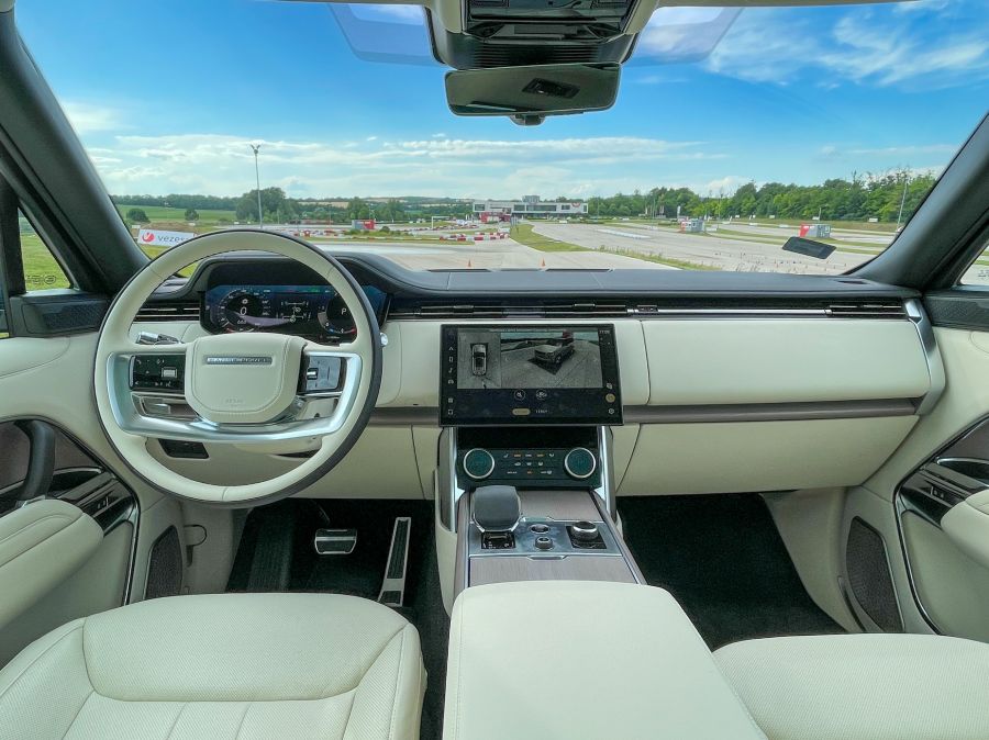 Az arisztokrácia „diszkrét” bája – Range Rover D350 First Edition MHEV - STYLENEWS - Mobility - 2022 Range Rover D350 MHEV teszt, 2022 Range Rover First Edition D350 MHEV teszt, range rover, Range Rover dízel teszt, Range Rover teszt, 