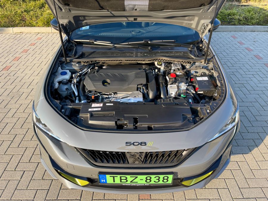 Sportkombi Peugeot módra – Peugeot 508 SW PSE PHEV - STYLENEWS - Mobility - 508 peugeot, 508 pse, 508 sw pse teszt, Peugeot 508 sw, Peugeot 508 sw PSE PHEV teszt, Peugeot pse teszt, 