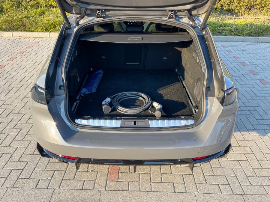 Sportkombi Peugeot módra – Peugeot 508 SW PSE PHEV - STYLENEWS - Mobility - 508 peugeot, 508 pse, 508 sw pse teszt, Peugeot 508 sw, Peugeot 508 sw PSE PHEV teszt, Peugeot pse teszt, 