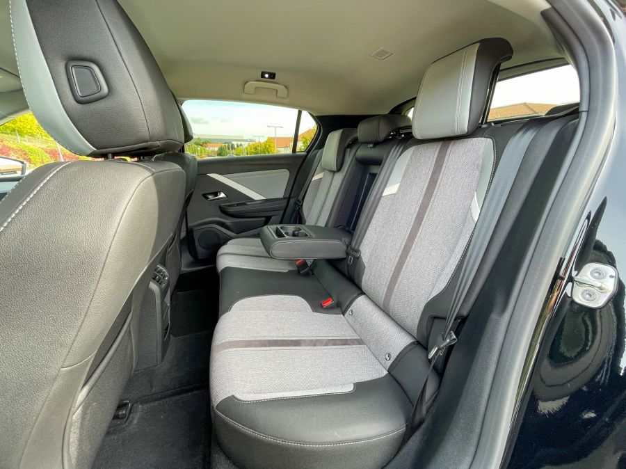 Jó lesz-e számára a csillagok állása? – 2022 Opel Astra 1,5 dízel Elegance - STYLENEWS - Mobility - 2022 Opel Astra 1%2C5 dízel Elegance teszt, 2022 Opel Astra dízel teszt, Astra Elegance 1%2C5 dízel, Astra teszt, 