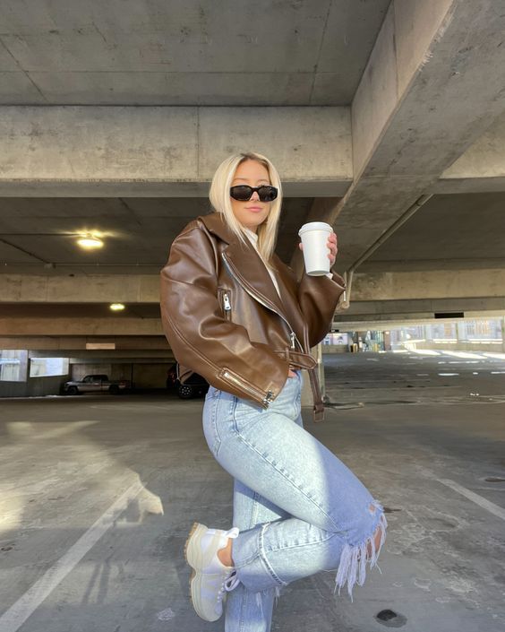 Stílusiskola: barna bőrkabát - az őszi szezon egyik legnagyobb trendje - DIVAT&STÍLUS - Stílusiskola - barna bőrdzseki, bőrdzseki, divat, oufit, stílus, 