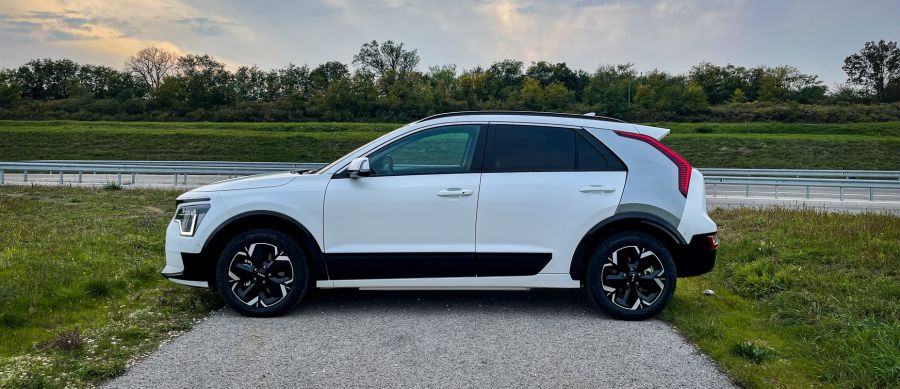 Briliáns - Kia Niro EV Kryptonite - STYLENEWS - Mobility - 2022 KIA e-Niro Kryptonite teszt, 2022 KIA e-Niro teszt, 2022 KIA Niro EV Kryptonite teszt, e-Niro teszt, elektromos Niro teszt, KIA e Niro, kia niro, KIA Niro EV, Niro EV teszt, 