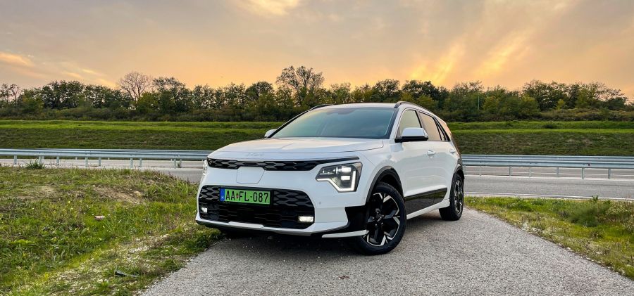 Briliáns - Kia Niro EV Kryptonite - STYLENEWS - Mobility - 2022 KIA e-Niro Kryptonite teszt, 2022 KIA e-Niro teszt, 2022 KIA Niro EV Kryptonite teszt, e-Niro teszt, elektromos Niro teszt, KIA e Niro, kia niro, KIA Niro EV, Niro EV teszt, 
