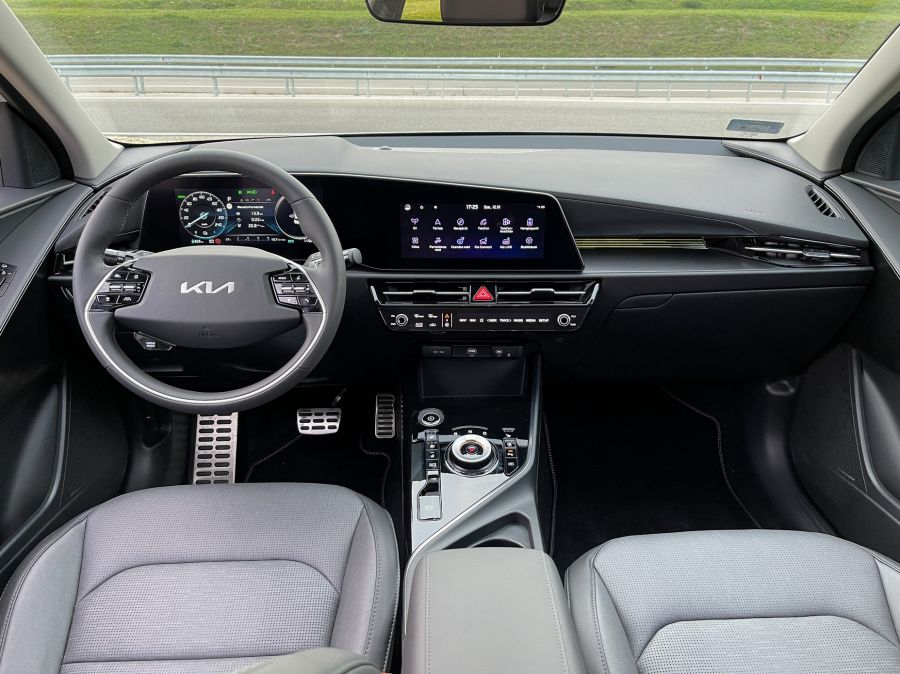 Briliáns - Kia Niro EV Kryptonite - STYLENEWS - Mobility - 2022 KIA e-Niro Kryptonite teszt, 2022 KIA e-Niro teszt, 2022 KIA Niro EV Kryptonite teszt, e-Niro teszt, elektromos Niro teszt, KIA e Niro, kia niro, KIA Niro EV, Niro EV teszt, 