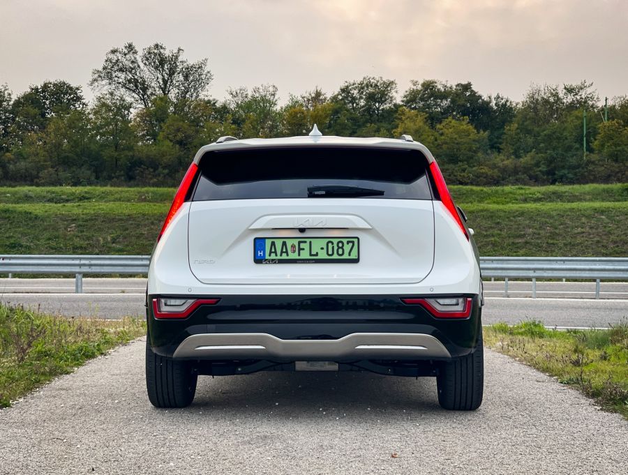 Briliáns - Kia Niro EV Kryptonite - STYLENEWS - Mobility - 2022 KIA e-Niro Kryptonite teszt, 2022 KIA e-Niro teszt, 2022 KIA Niro EV Kryptonite teszt, e-Niro teszt, elektromos Niro teszt, KIA e Niro, kia niro, KIA Niro EV, Niro EV teszt, 