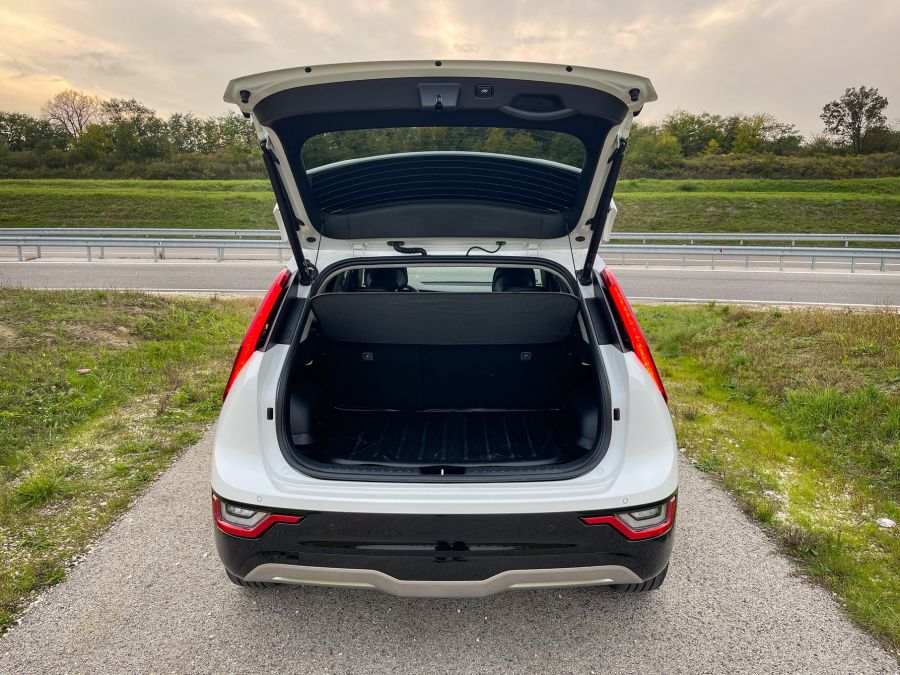 Briliáns - Kia Niro EV Kryptonite - STYLENEWS - Mobility - 2022 KIA e-Niro Kryptonite teszt, 2022 KIA e-Niro teszt, 2022 KIA Niro EV Kryptonite teszt, e-Niro teszt, elektromos Niro teszt, KIA e Niro, kia niro, KIA Niro EV, Niro EV teszt, 