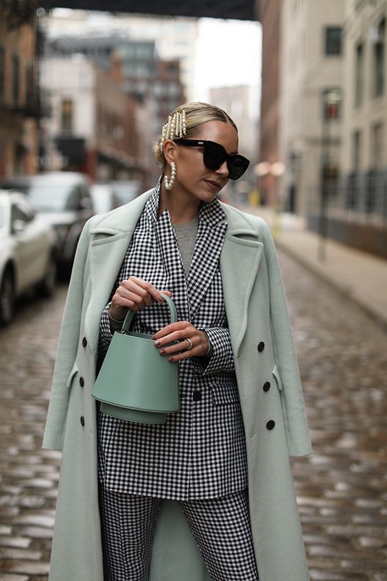 Stílusiskola: a csodás zsályazöld szín - DIVAT&STÍLUS - Stílusiskola - 