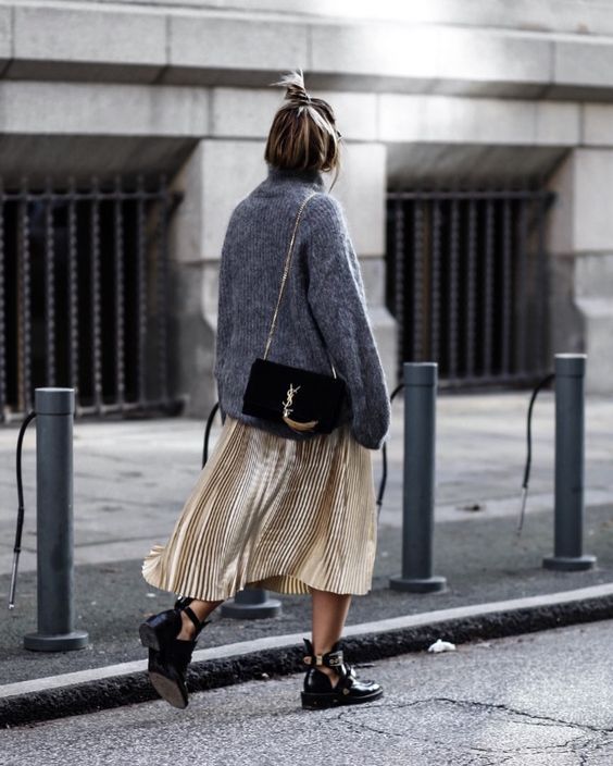 Stílusiskola: így viselj ősszel pliszírozott szoknyákat - DIVAT&STÍLUS - Stílusiskola - divat, inspo, outfit, ősz, pliszírozott szoknya, stílus, szoknya, 