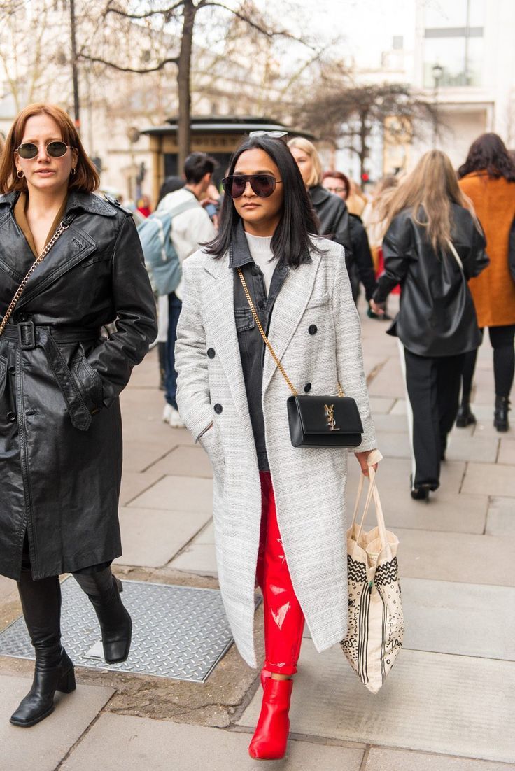 Stílusiskola: így viselj piros csizmákat - DIVAT&STÍLUS - Stílusiskola - csizma, divat, outfit, piros csizma, stílus, 