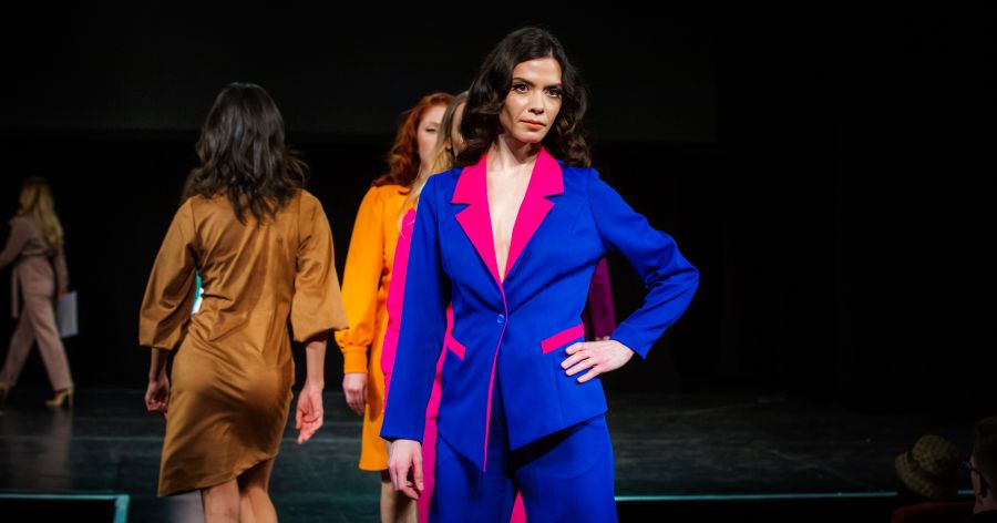 A tornasor végéről az év kedvenc tervezőjévé - DIVAT&STÍLUS - Hírek  - anita janik, divat, petite, 