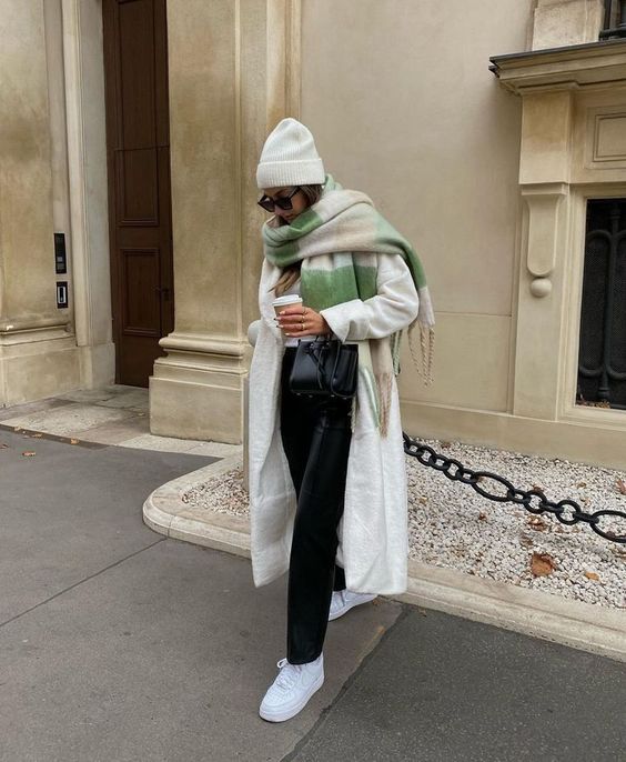 Stílusiskola: így viselj ősszel fehér kabátokat - DIVAT&STÍLUS - Stílusiskola - divat, fehér kabát, kabát, outfit, ősz, stílus, 