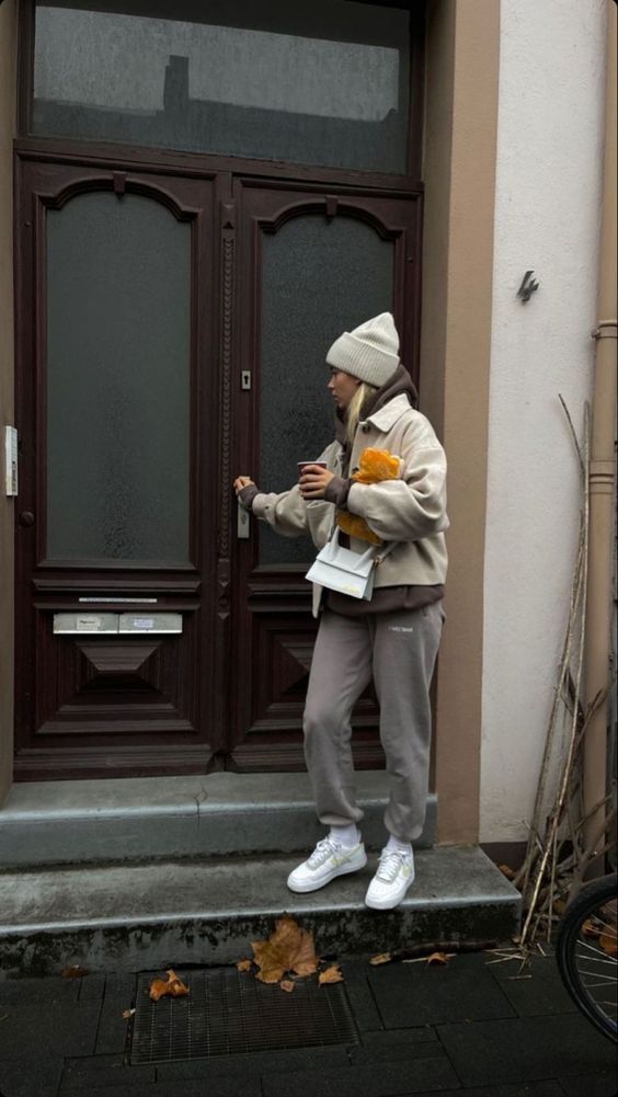 Stílusiskola: téli outfitek sportcipővel - DIVAT&STÍLUS - Stílusiskola - divat, outfit, sportcipő, stílus, tél, 